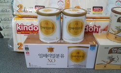 미혼모가정에 분유와 기저귀 전달