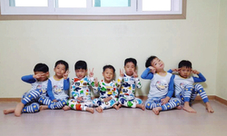 축의금으로 보육원 아이들에게 내복 후원