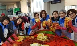 북한이탈주민과 한부모가정,독거노인등 300가정에 김치전달