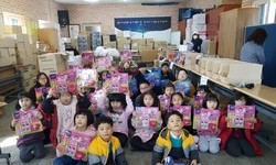 에덴지역아동센터의 사랑의 후원품 전달