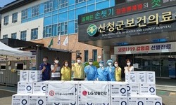 코로나19 선별진료소 의료진에 마스크 전달